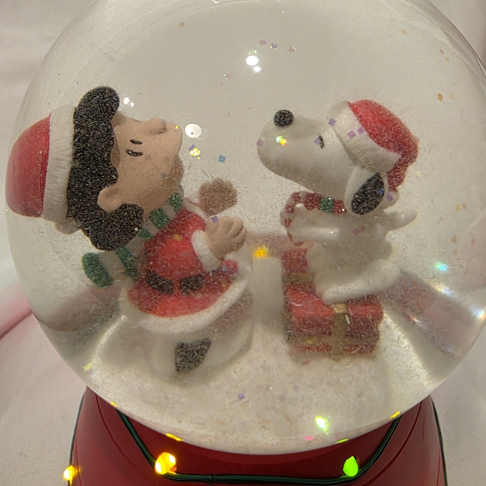 PEANUTS Christmas Snow Globe AAUGH! DOG GERMS I Saw Mommy Kissing Santa Claus - Picture 2 of 8